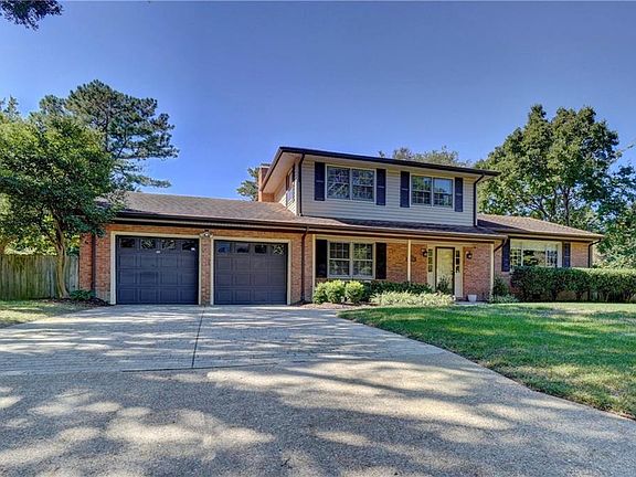 2nd image of 837 Queen Elizabeth Dr