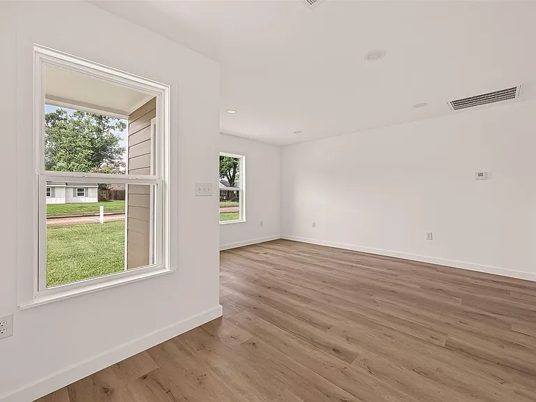 3922 Alsace St — Photo 9