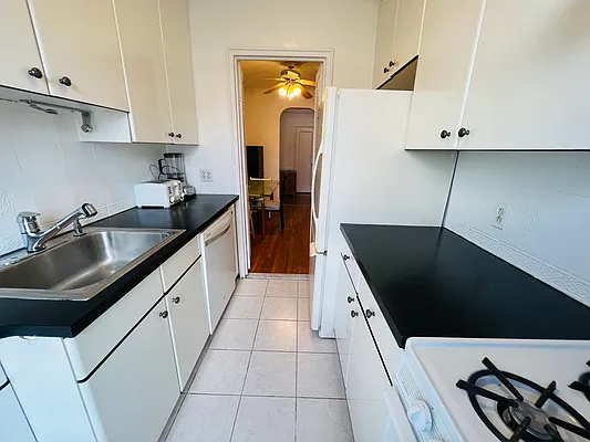 Rented by E Realty International Corp | media 13