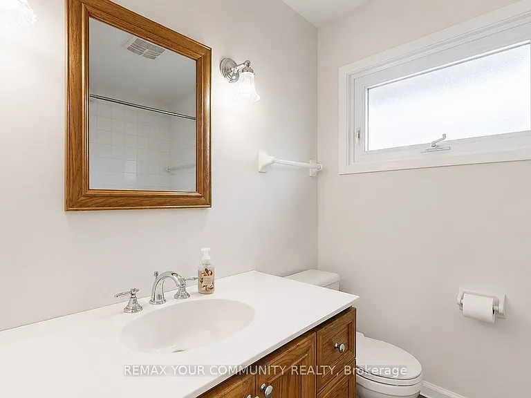 98 Wigmore Dr — Photo 11