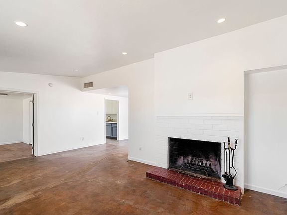 4th image of 636 E Waverly St Unit 1