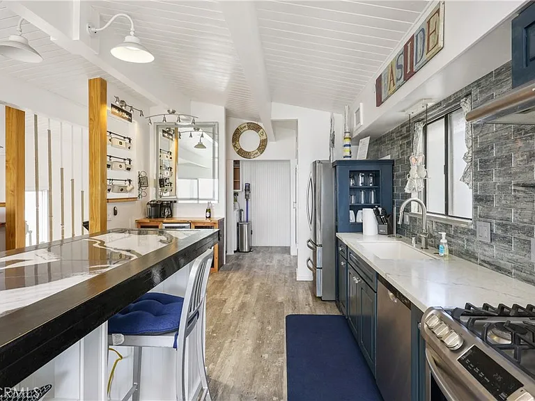 2214 W Oceanfront #B — Photo 7