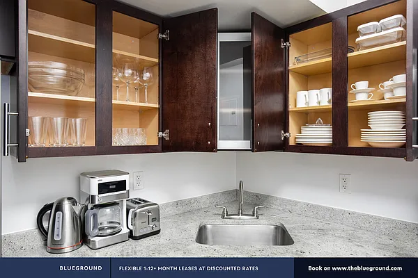 Rented by The Blueground | media 401