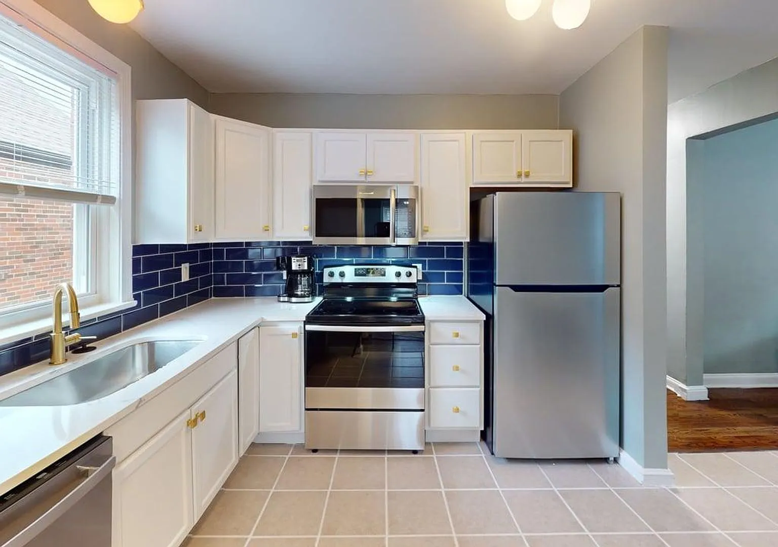 Furnished 3 Bed 1 Bath with Fenced Backyard — Photo 2