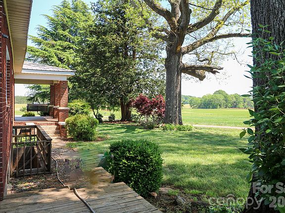 5th image of 790 Foster Rd