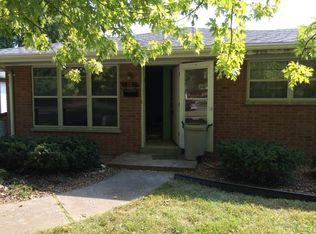 12 Queensway Dr, Belleville, IL