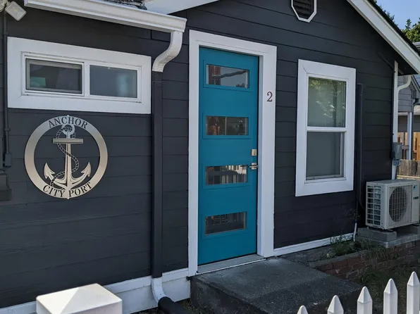 827 10th St, Bremerton, WA 98337