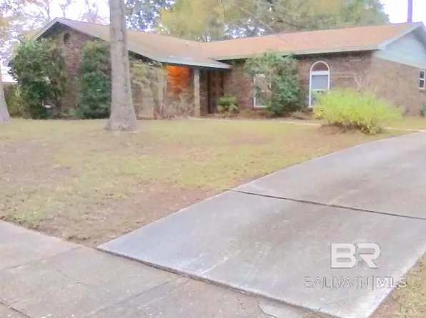 6128 N Lindholm Dr, Mobile, AL 36693