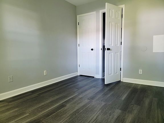 5th image of 452 Graythorn Rd