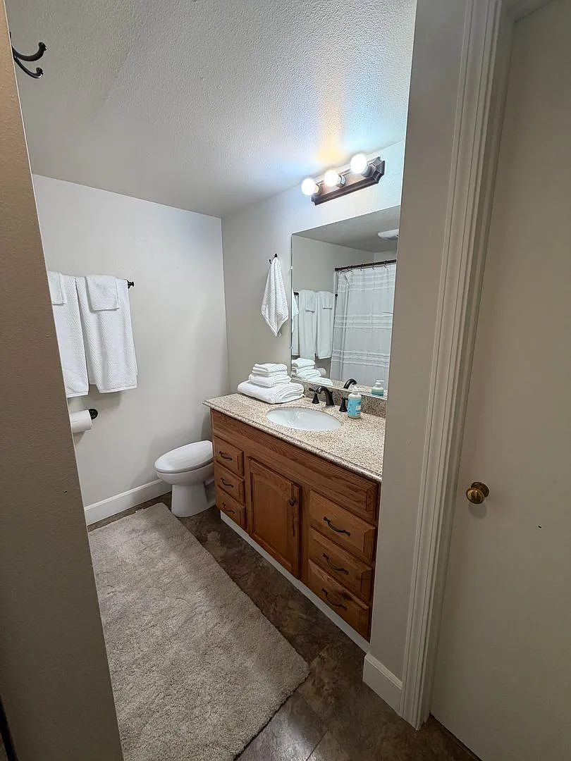 Newly remodeled and furnished 1 bedroom — Photo 3
