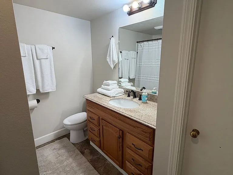 2726 Virginia Ln — Photo 3
