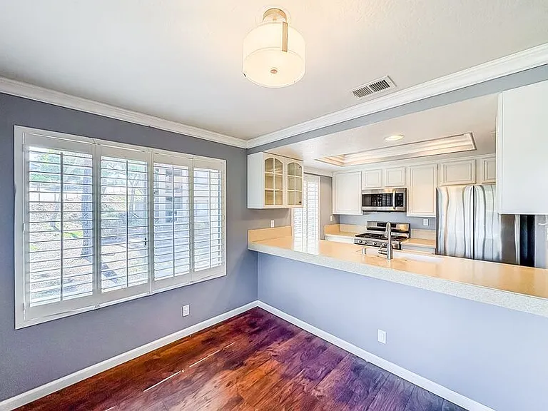 1020 Grape St — Photo 6