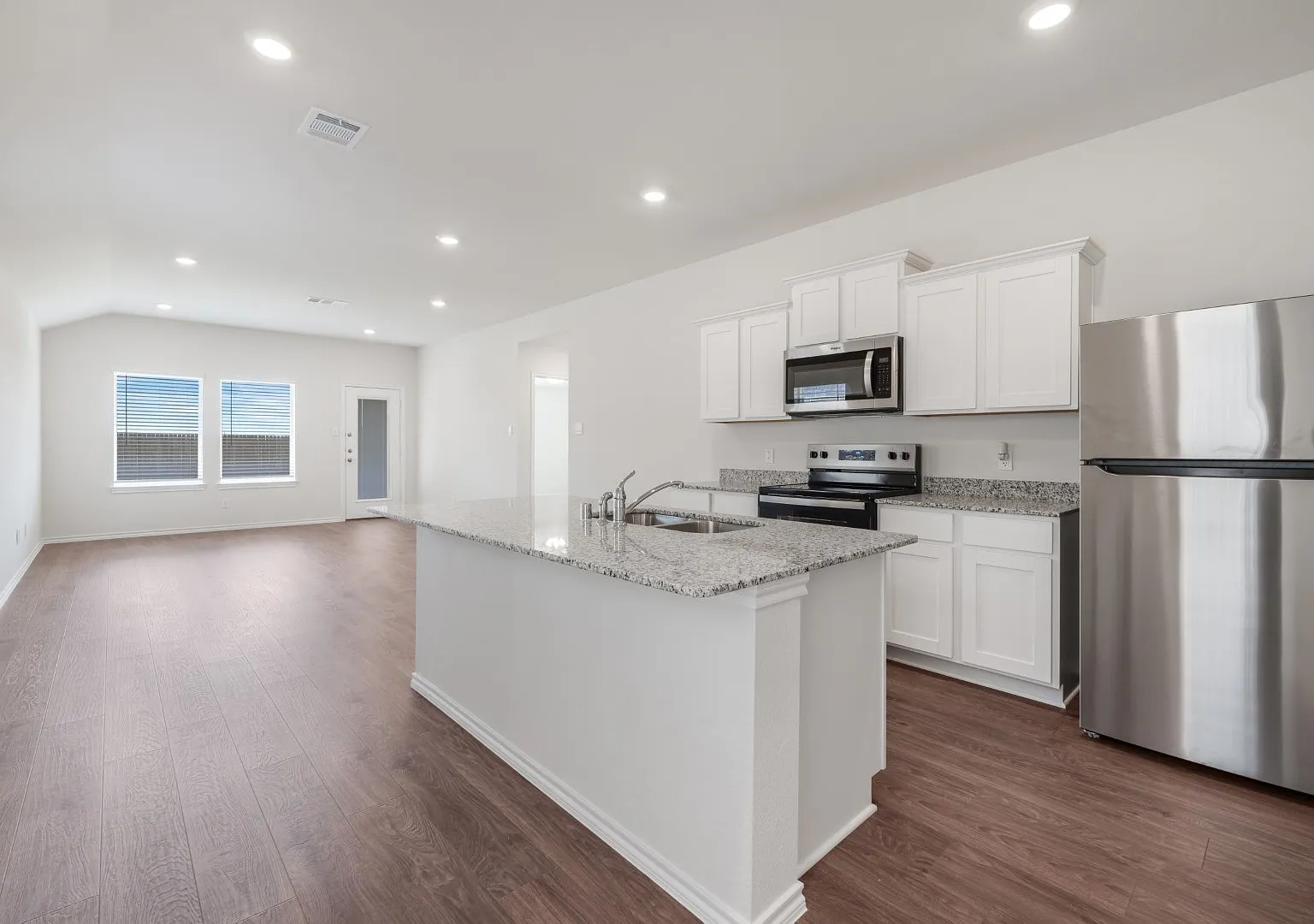 1709 Potomac Ln — Photo 3