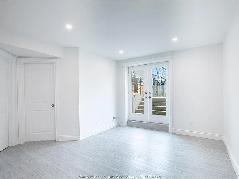 1256 Saint Paul Ave — Photo 15