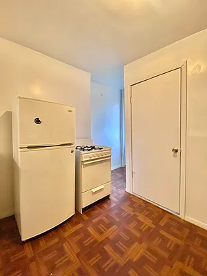 Rented by Waverly Realty Associates | media 22