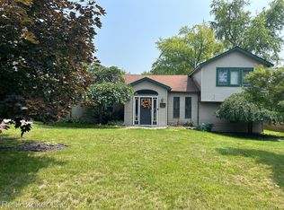 1886 Elsmere Rd, Waterford, MI 48328