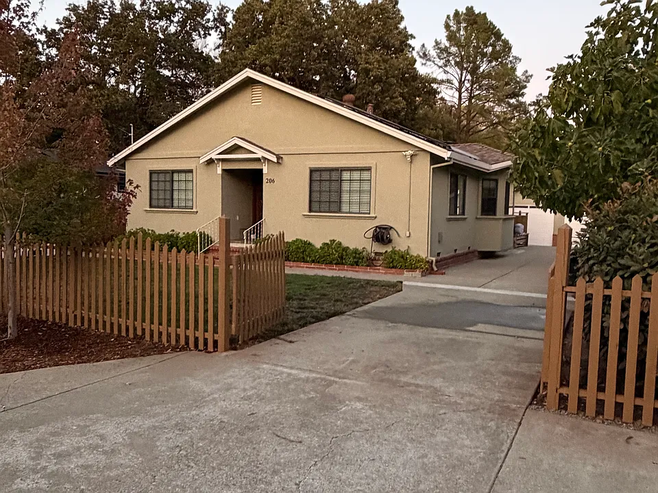 206 Lancaster Rd