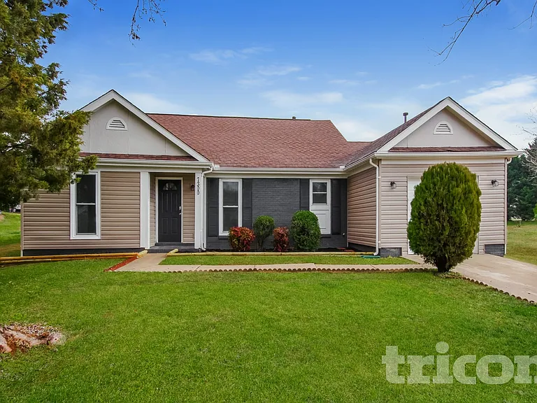 7300 Yorkville Ct — Photo 1