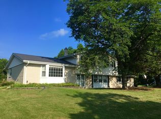 2789 N 122nd St, Wauwatosa, WI 53222
