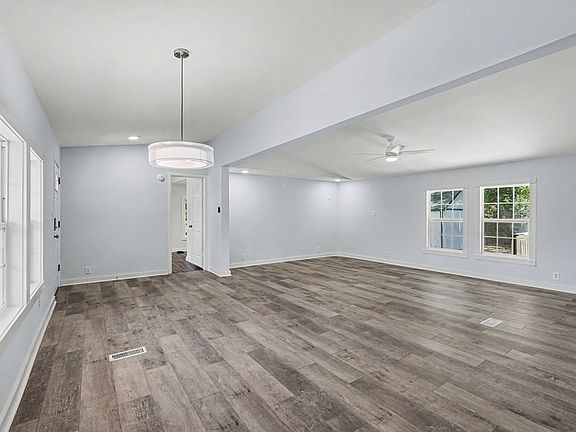 4th image of 331 Stratford St