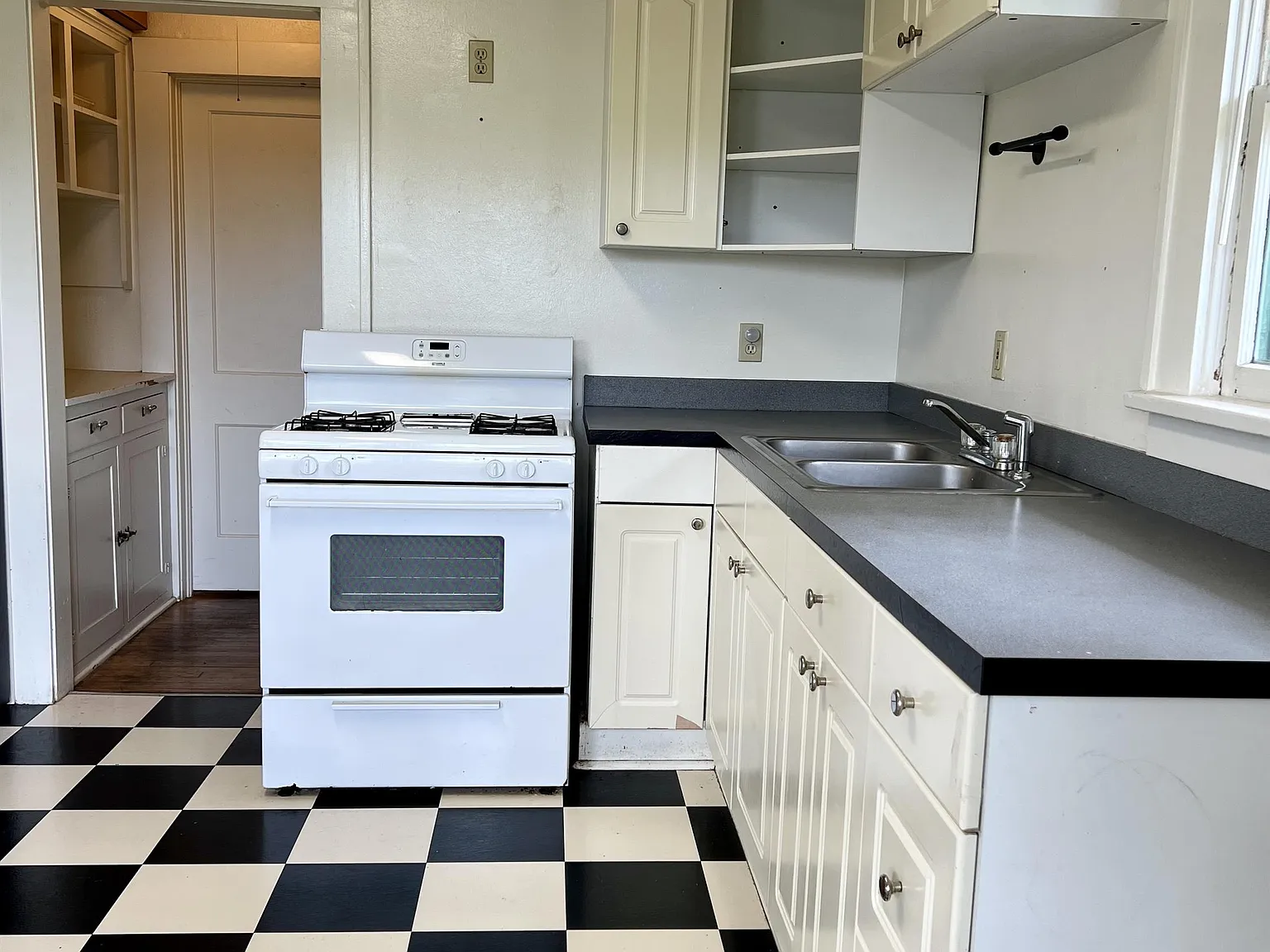 421 Park Drive - 4 — Photo 3