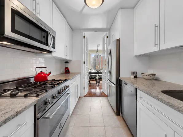 360 East 72nd Street image 5 of 15