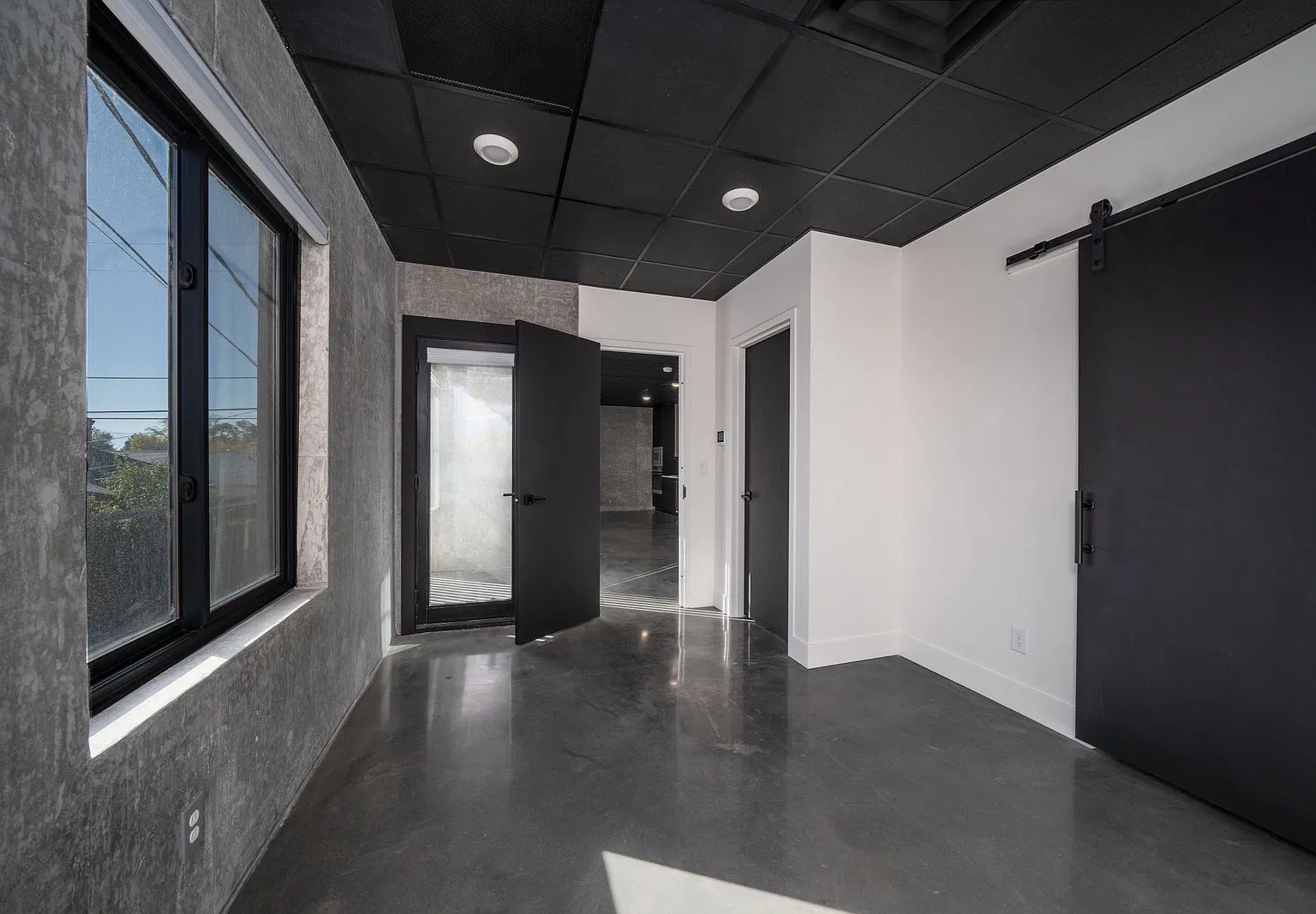 1 bed, 1.0 bath, 563 sqft, $1,400 — Photo 4