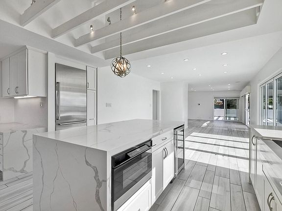 3rd image of 1420 Vine St #1420