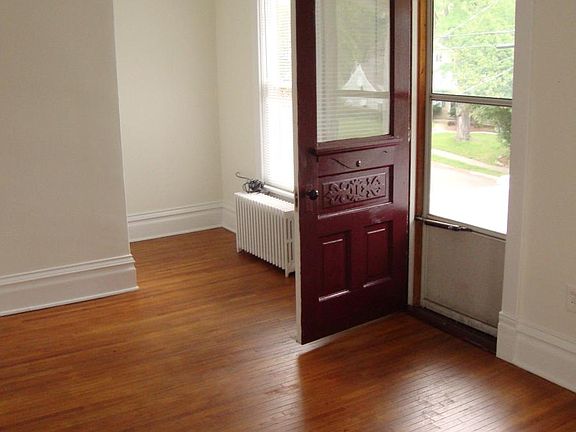 Master Bedroom w/Balcony