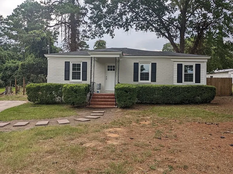 1024 Bedford Dr — Photo 1