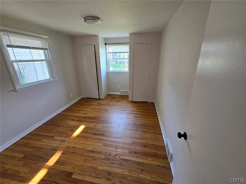 3 bed, 1.0 bath, 1692 sqft, $1,700 — Photo 2