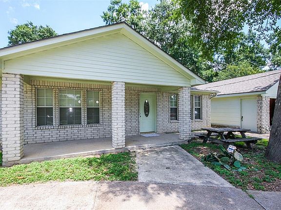 2nd image of 303 Teakwood Ave