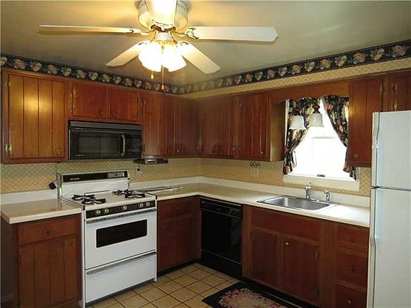 2nd image of 183 E Gilmore Ave