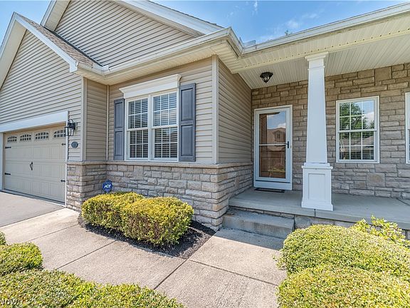 2nd image of 30 Barnstone Ln #18