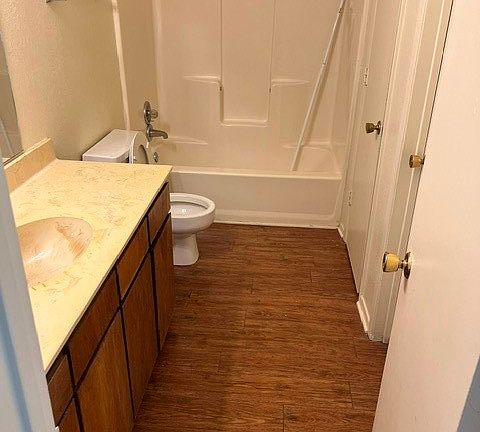 4th image of 3321-3323 Fallmeadow Rd