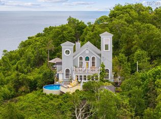 4 York Redoubt Cres, Halifax, NS B3V 1L7