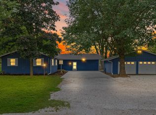 1001 W Dianne Ln, Mahomet, IL 61853