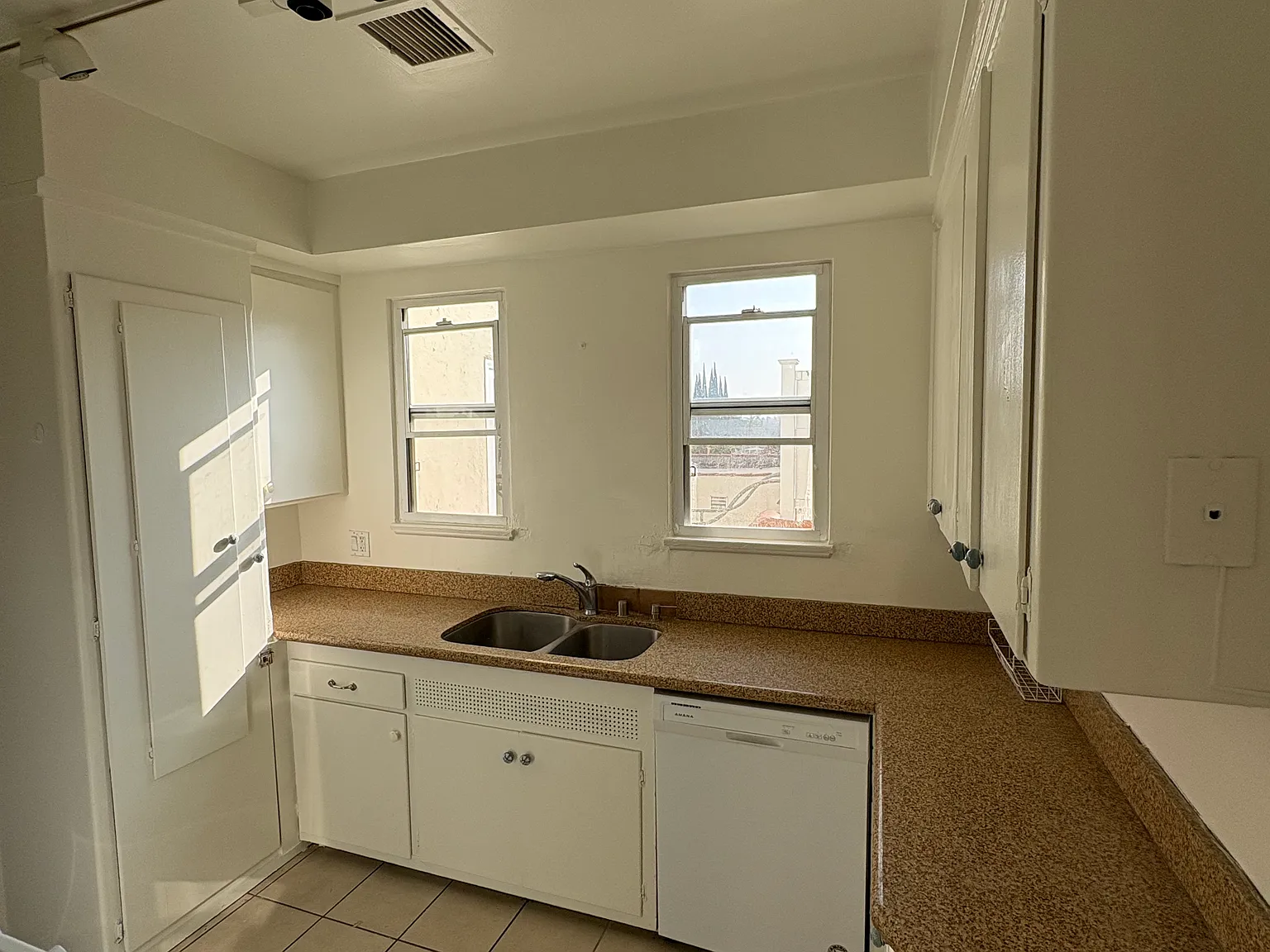 9760 Charleville Blvd — Photo 4