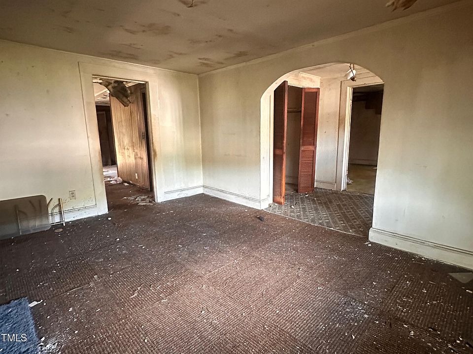 2nd image of 625 W Raleigh Blvd