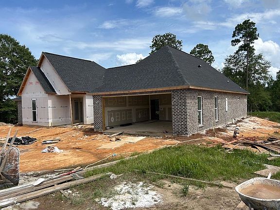 3rd image of 24 Harmony Dr E