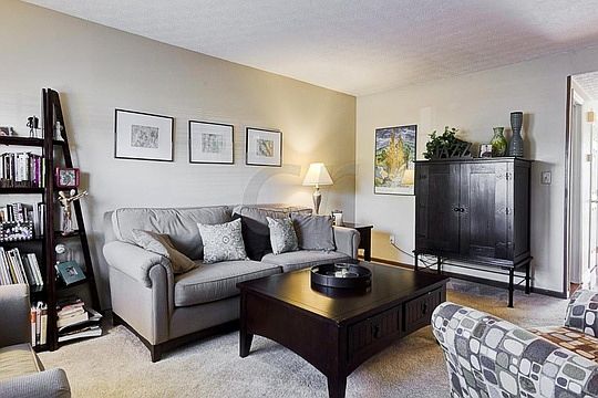 5th image of 909 Soramill Ln