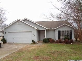 208 River Oaks Dr NW, Madison, AL 35758