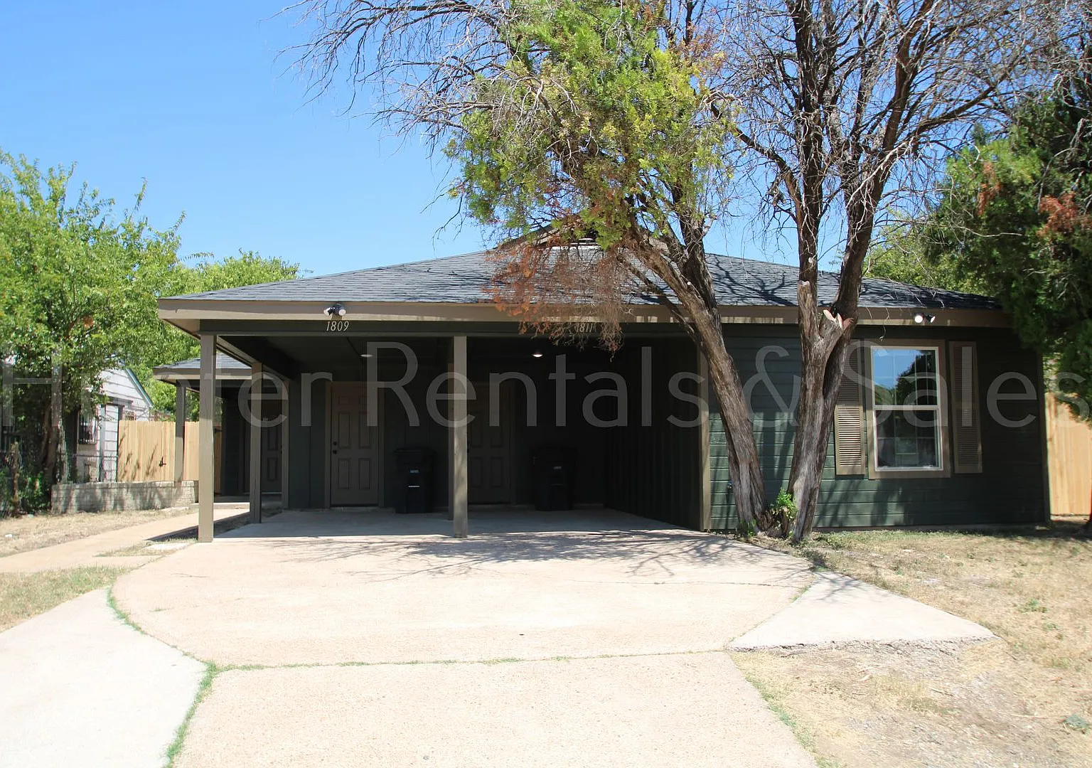 Newly Renovated 2-Bedroom Duplex — Photo 1
