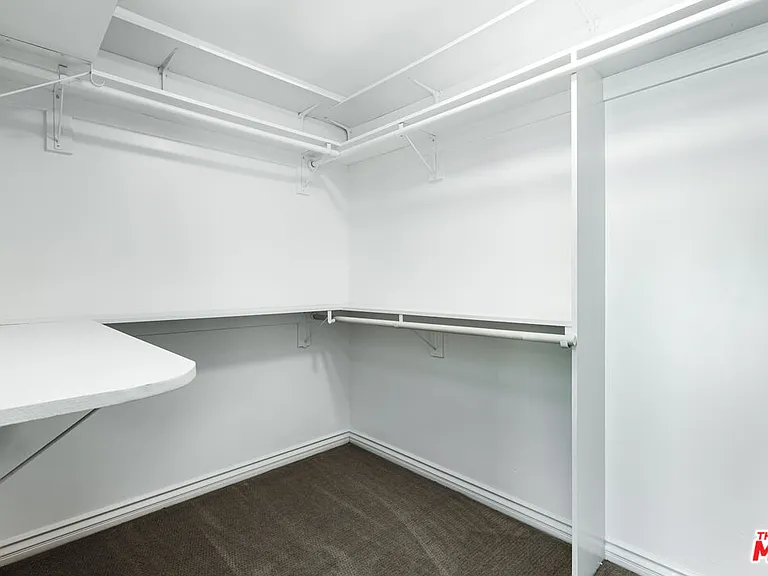 8718 Rosewood Ave — Photo 35