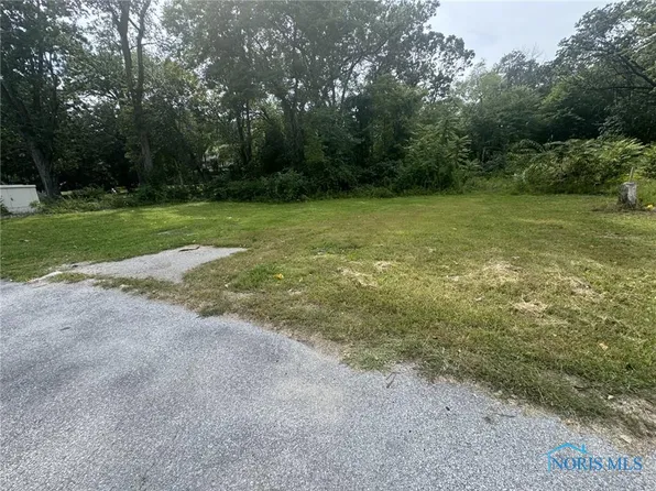 419 N Holland Sylvania Rd, Toledo, OH 43615
