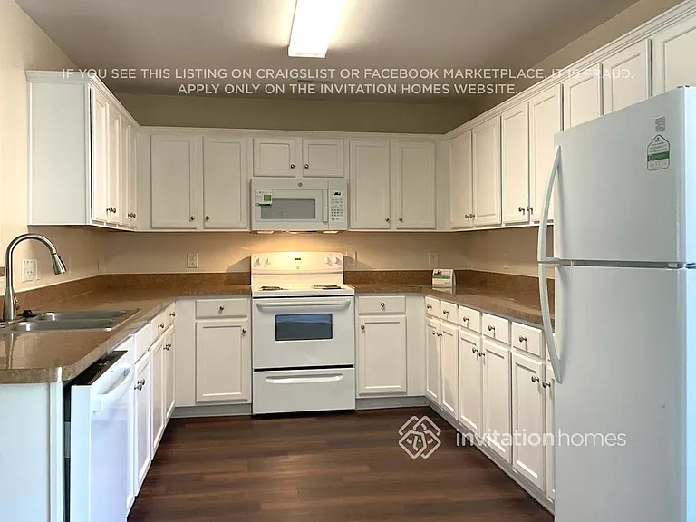 310 Holton Dr — Photo 3