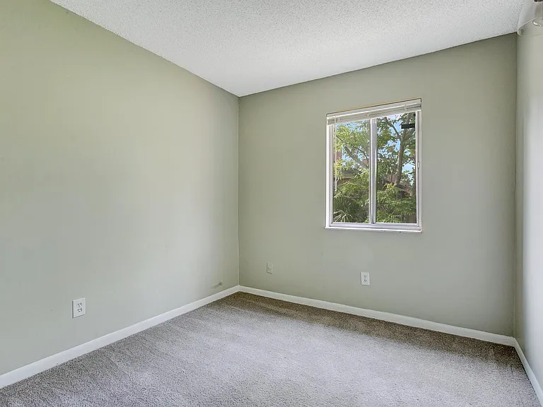 2363 Huntington Green Ct #5 — Photo 6