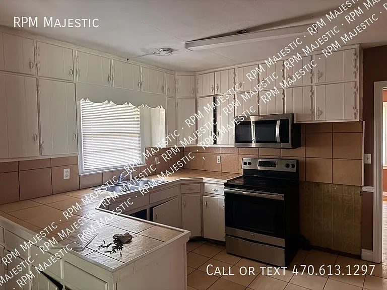 5247 Scofield Rd — Photo 4