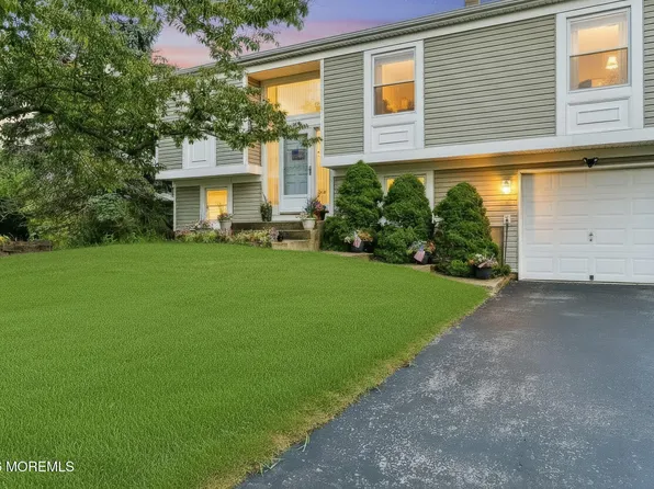 209 Hearth Court W, Lakewood, NJ 08701