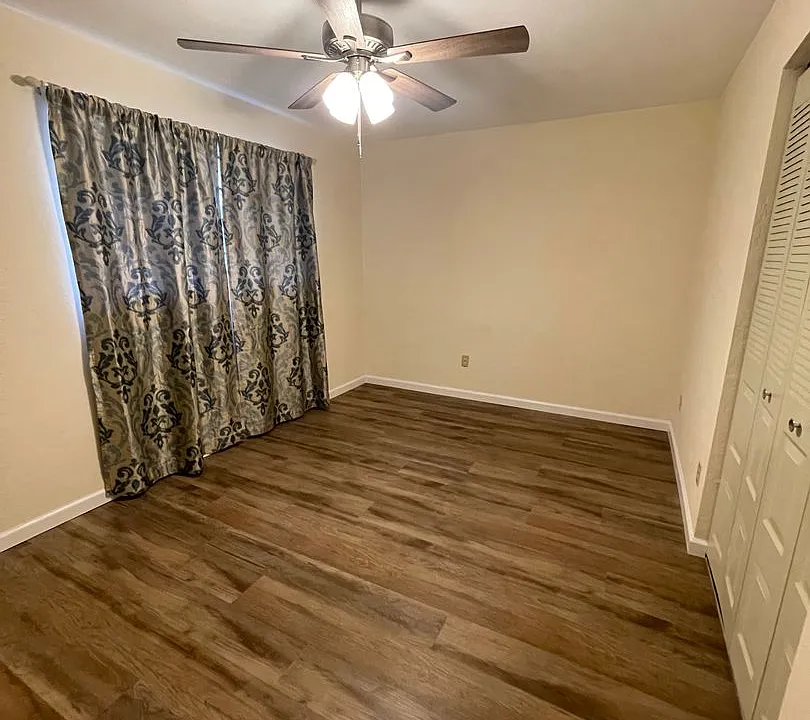 914 SW 59th Ter